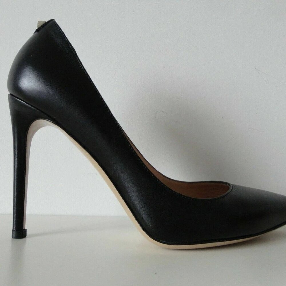 NIB AUTH VALENTINO GARAVANI Rockstud Black Leather Classic Pumps Shoe Heels 36/6